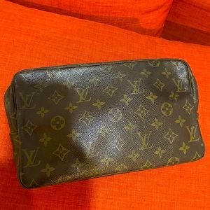 Pouch LV 28 still good condition